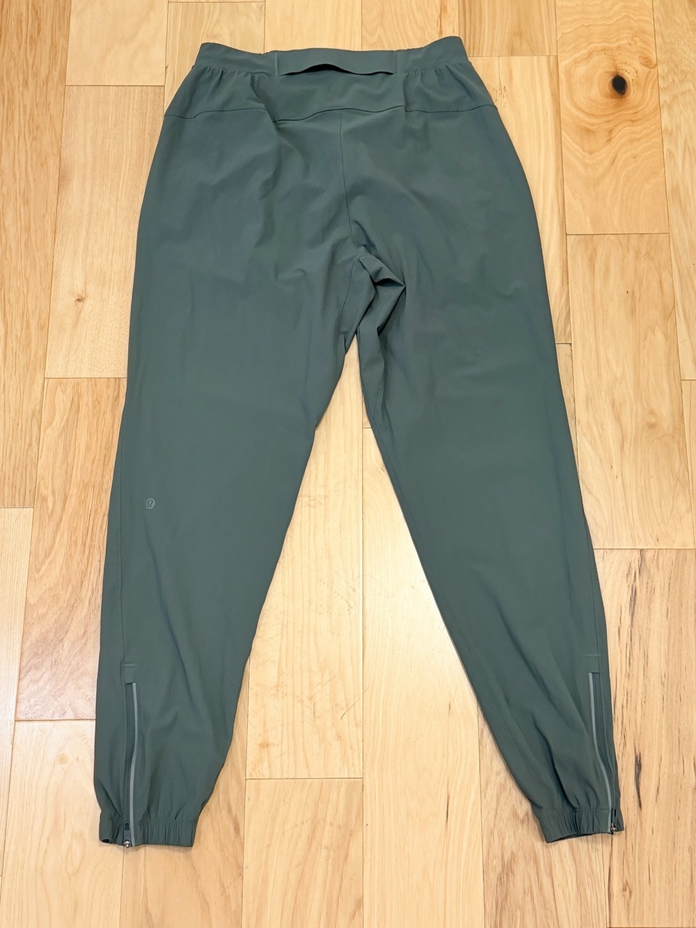 LIKE NEW Lululemon Men’s Surge Joggers *Regular 29”